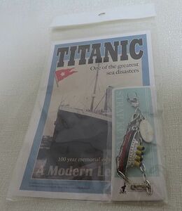 未開封 ★ Titanic タイタニック キーチェーン & ポストカード 100周年 タイタニック号 展 船 ★ 豪華客船 葉書 レア 希少 鍵 ストラップ