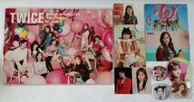 中古品 TWICE デビュー ショーケース Touchdown in JAPAN パンフレット・ポストカード・缶バッジ・コースター・トレカ 定形外_画像1