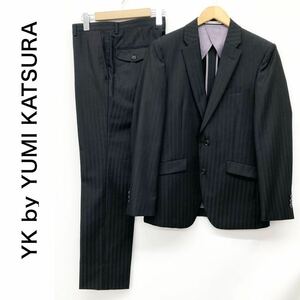 YK by YUMIKATSURA ユミカツラ 桂由美 メンズ セットアップスーツ ジャケット 2B 背抜き パンツ ブラック ストライプ 黒 92A5 サイズM相当