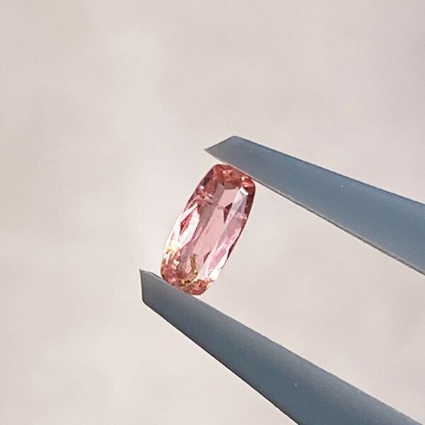 ヴェイリネナイト 0.105ct 天然石 ルース
