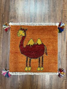 新品　ペルシャ絨毯　手織り　ギャッベ　39×42cm ラクダ　オレンジ　赤　黄色