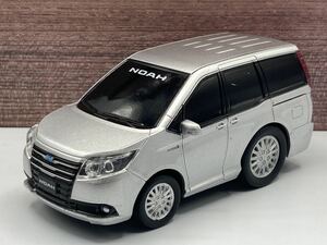 即決有★プルバックカー TOYOTA トヨタ ノア NOAH 80系 ハイブリッド HVシルバー 銀 カラーサンプル★ミニカー