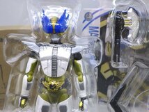 N18 箱開封 バンダイ S.H.Figuarts 仮面ライダー 電王 ウイングフォーム 仮面ライダー電王 フィギュア 輸送箱付き_画像3