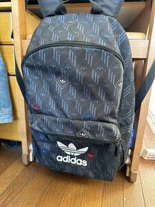 adidasリュック