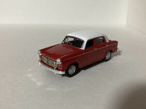 白/赤 ダットサン DATSUN ブルーバード 分解他社タイヤ付 1/64中国製トミカリミテッドビンテージ LV-4/5 同梱は本日終了分.日曜迄お支払