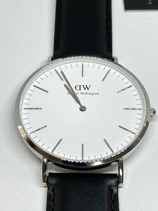 ダニエル ウェリントン Daniel Wellington 新品未使用品　40mm メンズウォッチ　腕時計 クォーツ 白文字盤 