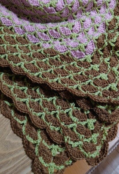 モチーフ編み　ピンク系　正方形こたつカバー　ブランケット　マルチカバー　手編み　編み物