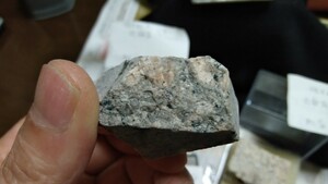 標本鉱石E-6.文象花崗岩、８２、３g