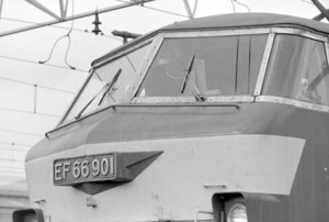 EF66 901 太い窓枠