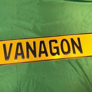 yw231214-003A7 VANAGON フォルクスワーゲン ヴァナゴン 標識 中古 海外直輸入品 自動車 看板 黄色 イエローの画像1