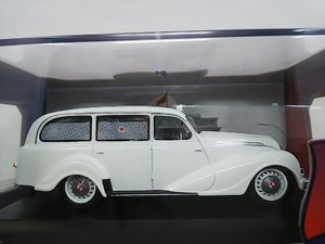 ■ iST MODEL 1/43 EMW 340 KOMBI 1953 Ambulance 救急車 モデルミニカー