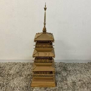 美品 木彫りの塔 高さ 約87cm 木製 彫刻 インテリア オブジェ 細密細工 建築模型 木工 工芸 白木 完成品 飾り物 置物 オブジェ 仏教美術