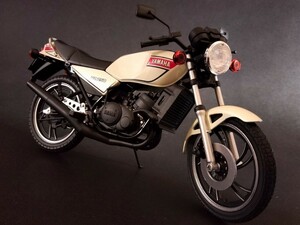 ヤマハ RZ250 白 80年代 旧車 精密 ダイキャスト 1/12 未使用品 !! ☆ YAMAHA RZ250 RD250LC 絶版 中免バイク 2スト レプリカ 定形外発送可