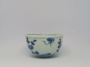 明古染付　花に虫の絵杯　煎茶碗　ⅹ40