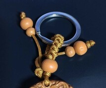 【Premio Fortuna】龍の胡桃彫りキーホルダー 使うほど味の出るクルミ材に龍を掘った木のキーホルダー 43×30×14ミリ 5021399○_画像5