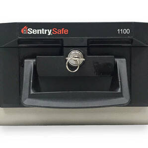 23Y470 ジ3 Sentry Safe ポータブル耐火保管庫 1100 鍵1本 中古の画像3