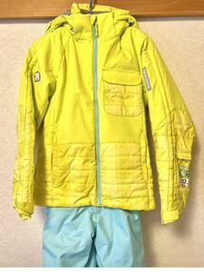 スキーウェア（上下) DESCENTE 未使用品150cm