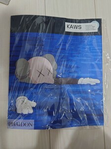 ユニクロ　kaws カウズ　アートブック