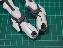 ☆A8426☆ジャンク★バンダイ MG 1/100 ストライクガンダム Ver.1.0 脚部のみ（欠品あり） ジャンク部品取り 完成品_画像4