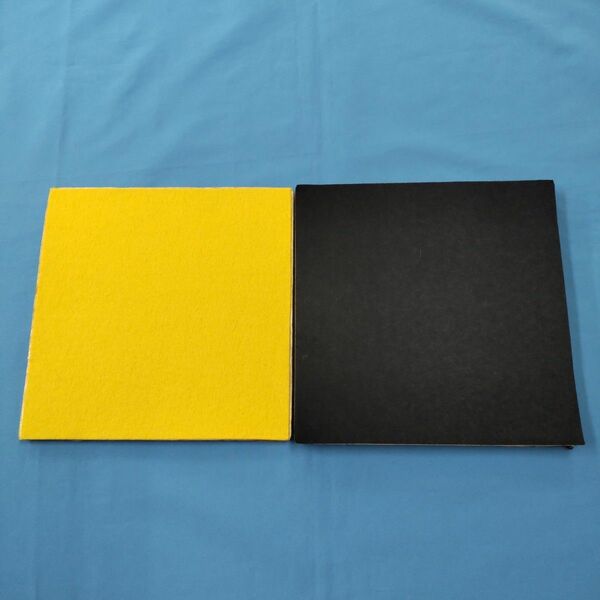 フエルト 約 20㎝角 黄色5枚 黒色10枚 合計15枚セット ☆シールようにはるタイプです。☆おまけ付き