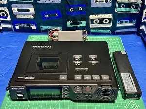 TASCAM プロ用ポータブルDATの名機　DA-P1 本体＋電源アダプター＋バッテリーケース　 取扱説明書,Service Manual 　EX