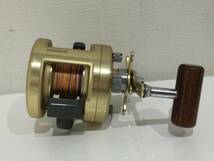 2312682 シマノ SHIMANO カルカッタ CALCUTTA 小船400 RF300 ベイトリール 手巻き 船 リール 釣具 ゴールド_画像1