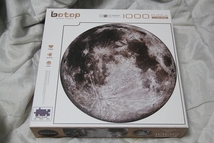 ピース未確認 中古未使用不明 THE MOON 円形 パズル 1000 ピース 月 ポスター付 13141 botop ジグソーパズル _画像1