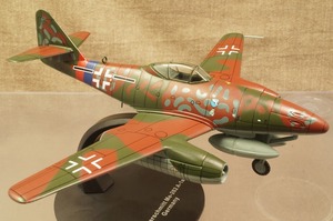 ★ドイツ　メッサーシュミット Me262 A-1a　1/72　113003