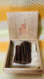 高級天然沈香『伽羅』81g 香木　香炉　香道具　茶道具　ベトナム産　仏具　お焼香　お香　御家流　志野流　沈水香木　黒油伽羅