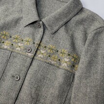 ◇e 【品質と着心地を追求】 Leilian レリアン 刺繍 ウール入り シャツ 長袖 9サイズ 婦人服 レディース トップス グレー系_画像2