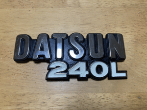 未使用品 輸出仕様車用エンブレム DATSUN 240L 