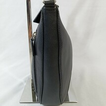 H #【商品ランク:B】HIROKO KOSHINO ロゴ型押し レザー 2way ショルダーベルト付 ハンドバッグ 手提げ トート 婦人鞄 ブラック系_画像3