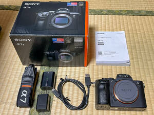 SONY ミラーレス一眼 a7III ボディ 中古 ショット数15000未満 キズ少なめ α7III ILCE-7M3 