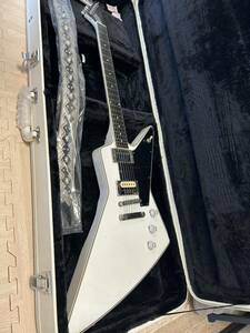 Epiphone Limited Edition Tommy Thayer “White Lightning” Explorer Outfit Metallic White