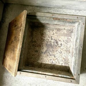 【囲炉裏】46cm四方 蓋付き 埋め込み DIY アンティーク レトロ ヴィンテージ 木製 ※サビあり
