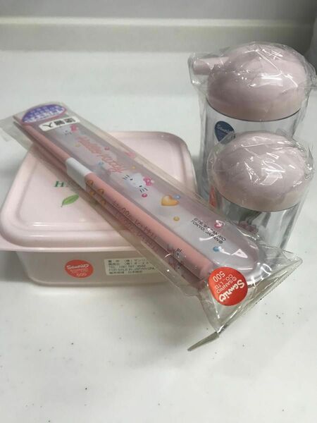 サンリオ　キッチン用品　タッパーウエア　箸セット　醤油さし　塩 コショウ入れ