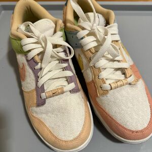 Nike WMNS Dunk Low Sun Club "Sail/Sanded Gold/Light Madder Root"