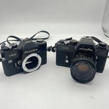 曽我部 11月 No.213 MINOLTA ミノルタ FUJICA フジカ カメラ2点まとめて XE ST801 ブラック系 カメラ フィルムカメラ 動作未確認_画像1