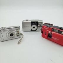 大當12月No.13 カメラ Konica FUJIFILM コニカ 富士フイルム 3点まとめて 動作未確認 シルバー レッド コンパクトカメラ_画像1