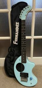 KB1126【やや訳あり】FERNANDES フェルナンデス ゾーサン ZO-3 スカイブルー 内蔵スピーカー付き エレキギター ソフトケース付き 中古