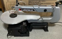 KB1145【動作確認済】藤原産業 ＳＫ１１ 卓上糸鋸盤 ４００ｍｍ SSC-400PE 2016年製 糸のこ盤 切断機 糸のこ 卓上糸鋸盤 中古_画像7