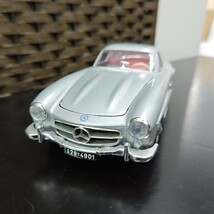 1/18 ブラーゴ メルセデス 300SL 1/18 Bburago Mercedes 300SL 1/18 Silver 1954　イタリア製　約24.5cm×9.5cm×7cm　zejみ_画像1