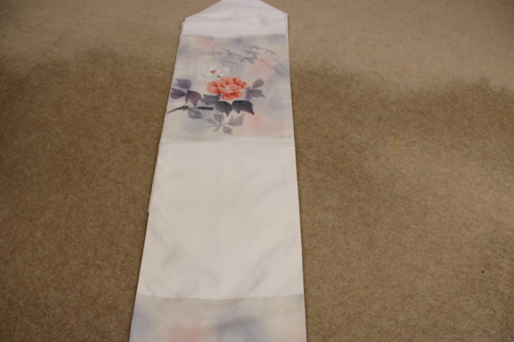 किमोनो कोन्जाकु 6240 नागोया ओबी निशिजिन-ओरी शुद्ध रेशम पेओनी पुष्प पैटर्न एक सफेद पृष्ठभूमि पर ड्रम के सामने पेट पर रंगाई और बुनाई के साथ संयुक्त फूल बुने जाते हैं ट्रंक पेड़ और पत्तियां हाथ से पेंट की जाती हैं, बैंड, नागोया ओबी, अनुरूप