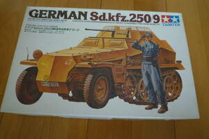 タミヤ　1/35　ドイツ軍　Sd.kfz. 250/9　軽装甲偵察車　デマーグ　エンジン再現　小鹿　ITEM - 35115