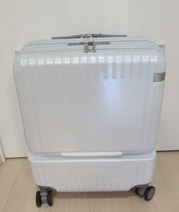 エース スーツケース 機内持ち込みサイズ 37L 軽量　定価３５０００円　ホワイト