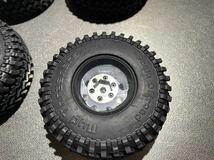 RC4WD Mud Thrashers 1.55 Scale Tires, Stamped Steel 1.55 Stock White Beadlock Wheels クローラー用タイヤ・ホイールセット_画像3