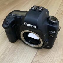 1円〜 Canon EOS 5D Mark Ⅱ ボディ マーク 2 動作も写りもOKです。概ねキレイです。バッテリー、充電器、ストラップ付きです。_画像2