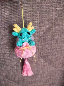 Art hand Auction Dragon stuffed animal Keychain Bag charm Women's fashion Ornament Mascot Handmade Knitted doll Lace yarn, miscellaneous goods, key ring, Handmade