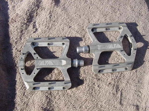 COMMENCAL RIDE ALPHA MAGNESIUM PEDALS 新品未使用