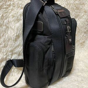 極美品 TUMI トゥミ ALPHA BRAVO ボディバッグ サラトガ スリングパック バリスティックナイロン 黒 ブラック クロス アルファブラボー